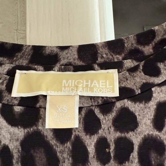 Michael Kors Grey and Black Boxy Short Sleeve Blouse - Picture 2 of 4